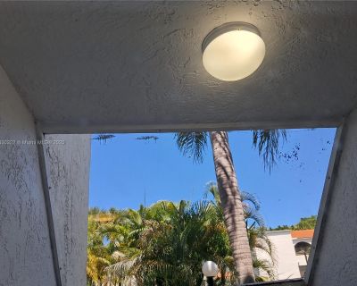 2 Bedroom 2BA 1096 ft Office Space For Rent in Aventura, FL