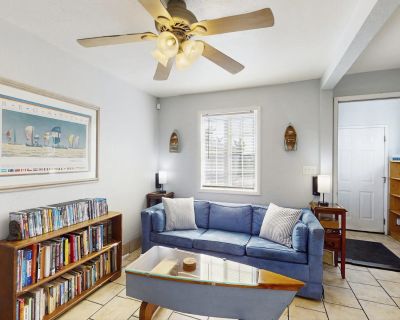 1 Bedroom 1BA Pet-Friendly House Vacation Rental in Shell Cottage, King Salmon, CA