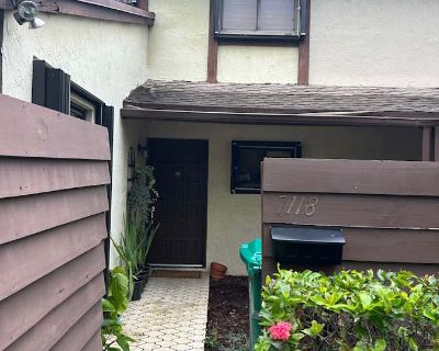 Available on: now. Furnished. Parking available * Internet included * Students welcome. 2 bedrooms available for lease! 3 BDR/2 Bath total with shared furnished living room/dining, open air kitchen and outdoor patio with BBQ Grill and outdoor dining set. 1st floor bedroom has 15ft ceilings and private bathroom. 2nd floor Master bedroom is set with a walk-in closet, private balcony and shared ba...