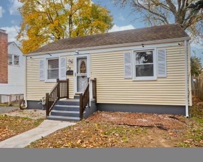 2 Bedroom 1BA 672 ft Single Family House For Sale in Bloomfield, CT