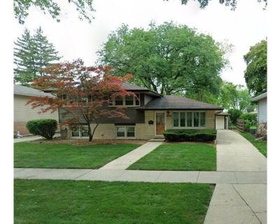 3 Bedroom 2BA 1066 ft² Residential For Sale in Oak Lawn, IL