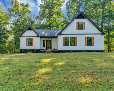 3 Bedroom 2BA 1800 ft Single Family Home For Sale in White House, TN