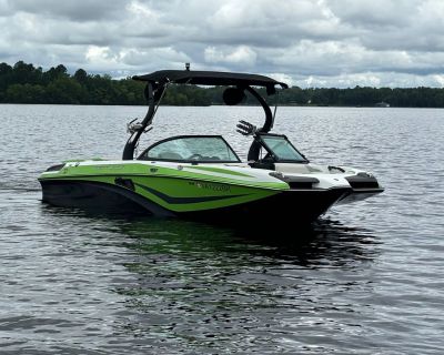 2014 Centurion Enzo FX22 in great condition. Only 466 hours on the 5.7L PCM motor. Cover and trailer included2014 Centurion Enzo FX22 in great condition. Only 466 hours on the 5.7L PCM motor. Cover and trailer included