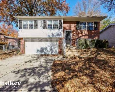 3 Bedroom 2.5BA 1636 ft Pet-Friendly Apartment For Rent in Winchester, MO