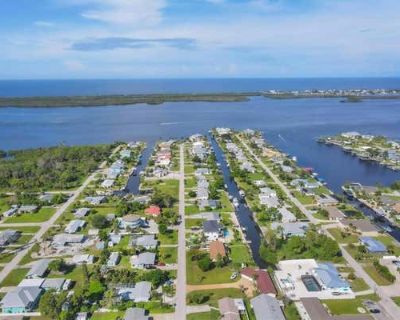 1440 ft Duplex For Sale in ENGLEWOOD, FL