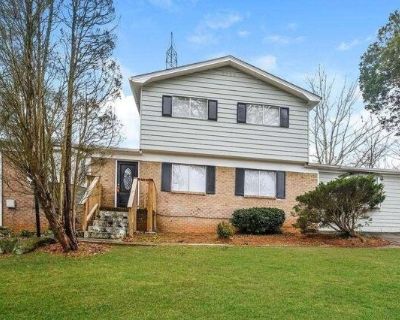 N Camp Creek Pkwy Sw, Atlanta, Home For Sale