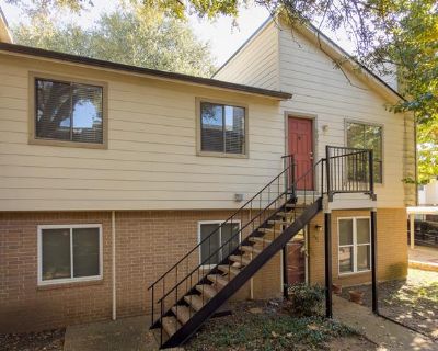 2 Bedroom 1BA 848 ft Condo For Sale in Dallas, TX