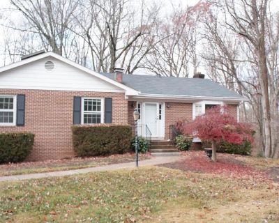 3 Bedroom 2BA 2660 ft Single Family House For Sale in Herndon, VA
