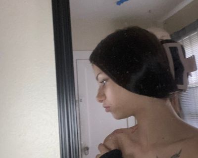 Kensie - Needs an Apartment on iROOMit or a Room