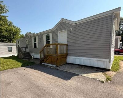 2 Bedroom 1BA 896 ft Mobile Home For Rent in Jeffersonville, IN