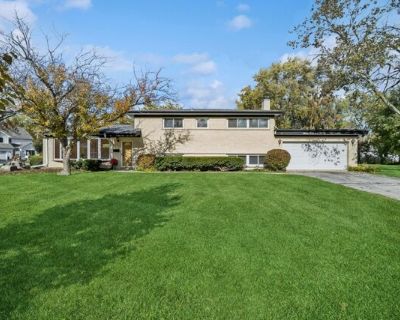 1037 Heatherfield Ln. This incredibly large multi-level home is available immediately for Sale or for Rent. Coveted and highly rated New Trier High School District 203 and Avoca West Elementary and Marie Murphy Junior High District 37. There are five bedrooms and three full bathrooms. Two additional rooms throughout the home can be used as an office, a workshop room, an exercise room or can be ...