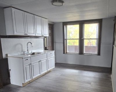 Clinton Ave Apt R, Holyoke, Flat For Rent