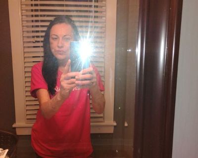 38 year old single woman , looking for a a roommate...........................mm m. 2 Bedroom. 1 Bathroom