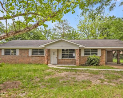 4 Bedroom 1BA 1414 ft Apartment For Rent in Pascagoula, MS