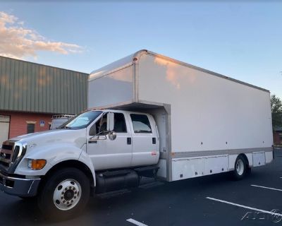 2011 Ford F650 24' Box Truck w/ Lift