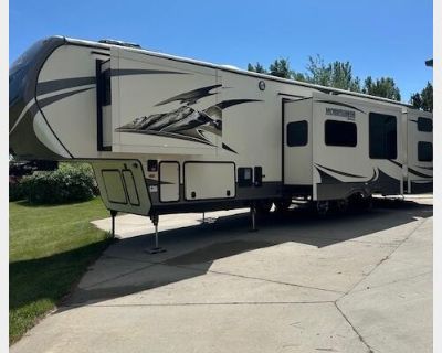 2015 Bunkhouse Keystone Mountaineer 356TBF, has 2 A/C Units, 2 Bathrooms, 2 Entran