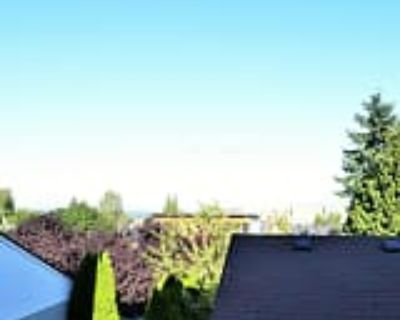 3 Bedroom 2BA 1140 ft² House For Rent in Seattle, WA 4533 41St Ave Sw Unit A