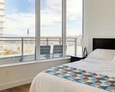 618 Carnarvon Street. Secure underground parking stall Insuite Washer and Dryer Beautiful Water and Bridge View 460 sqft open concept layout Modern and high end kitchen 5 min walk to Columbia Skytrain Station 5 min walk to New Westminster Skytrain Station 7 min drive to Royal Columbia Hospital 10 min drive to Hwy 1 10 min walk to River Market 40 min skytrain or drive to Downtown Vancouver lots ...