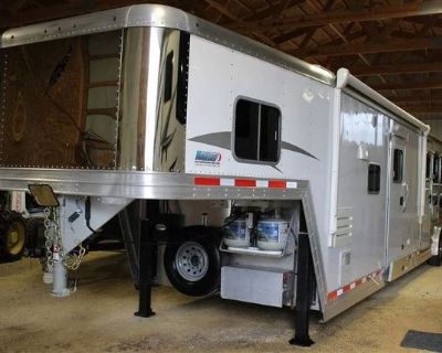 2018 Featherlite 8581 4 Horse Trailer With Living Quarters