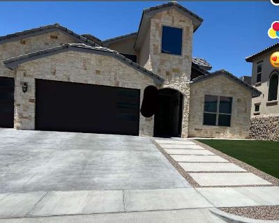 Private room with shared bathroom in a House with 3 roomies, El Paso, TX 79912