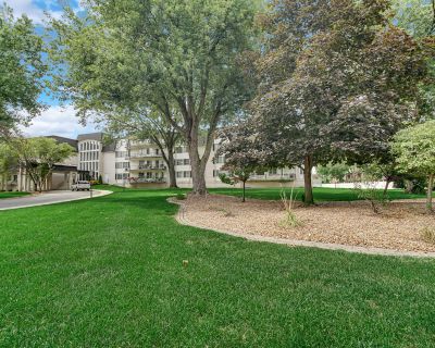 3 Bedroom 2BA 1874 ft Condo For Sale in Munster, IN