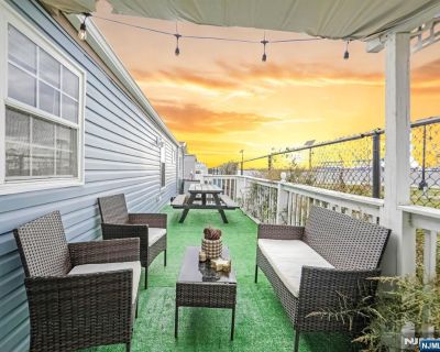 2 Bedroom 1BA Mobile Home For Sale in Bayonne, NJ