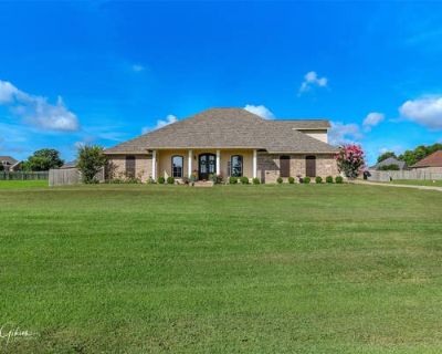 5 Bedroom 4BA 2973 ft Single Family Home For Sale in STONEWALL, LA