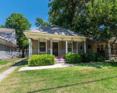 2 Bedroom 1BA 720 ft Pet-Friendly Apartment For Rent in Wichita, KS