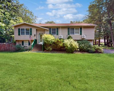 3 Bedroom 2BA Pet-Friendly House Vacation Rental in Hawthorne Hideaway, Pocono Summit,...