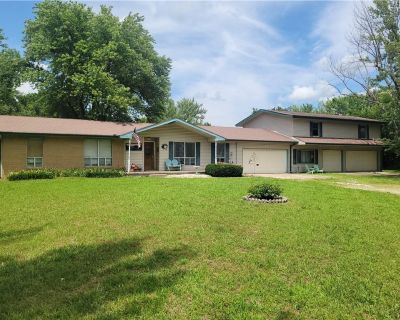 3 Bedroom 2BA 1524 ft Single Family House For Sale in Joplin, MO