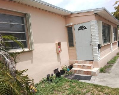 2 Bedroom 1BA 1981 ft House For Rent in Hollywood, FL