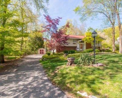 11 Hillcrest Dr. For rent furnished or unfurnished - Welcome to 11 Hillcrest Drive, a beautifully updated bi-level home located in the sought-after Shongum Lake section of Randolph. Set on over half an acre.this 4-bedroom, 3-bathroom home offers approximately 2, 420 square feet of versatile living space.The main floor features a spacious living room and an open dining area, both with hardwood f...