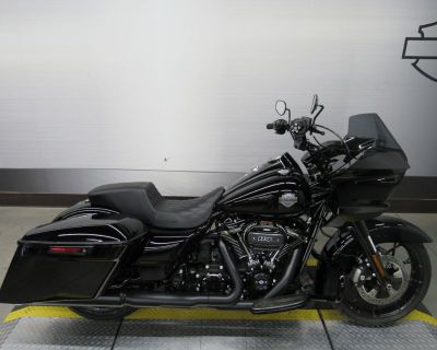 2025 Harley-Davidson FLHRXS - Road King Special, 2025 Harley-Davidson Road King Special Features may include: DESIGN The stripped-down bagger silhouette with stretched bags, deep black finishes, and comfortably commanding ergonomics. Blacked-Out Styling Blacked-out powertrain is built with a mixture of gloss and matte finishes to provide depth and texture. Saddlebags Stretched saddlebags provid...