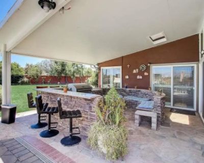 Poolside Serenity: Experience Your Own Private Retreat!, newark, CA