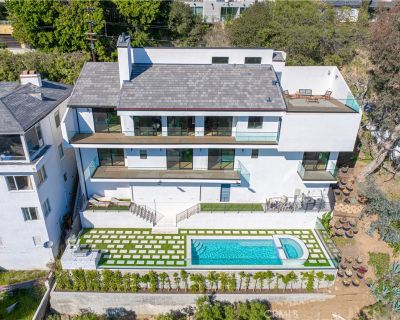 6 Bedroom 6BA 4266 ft Single Family Home For Sale in Los Angeles, CA