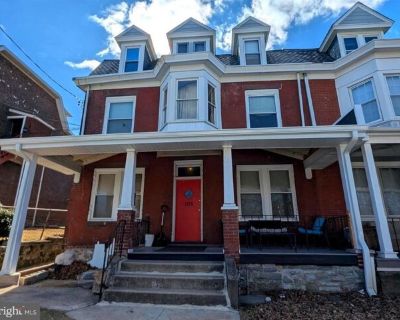 105 W 3rd Ave Apt 2. Desirable lower avenue walk-to-everything location is available for occupancy. Come see the flexibility and charm of this updated second floor unit featuring a floor plan that can be utilized for both 1-bedroom and 2-bedroom purposes. Original refinished pine hardwood flooring and volume 9' ceilings create spacious and warm modern living spaces combining early century indus...