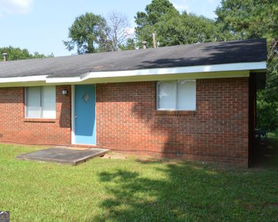 2 Bedroom 1BA 1000 ft Apartment For Rent in Woodstock, GA