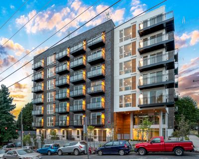 403 Belmont Avenue East. Stream 403 Luxury Apartments, Discover the epitome of luxury living in our streamlined Capitol Hill community. With top-notch interior features such as luxury hard surface flooring, balconies/patios, high-speed internet, washer and dryers, and abundant natural light, you'll enjoy the ultimate in comfort and style. Our community is built green, using energy-efficient lig...