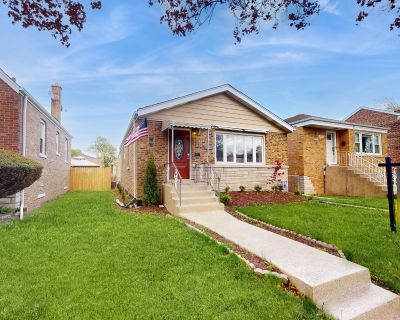 3 Bedroom 1BA 1136 ft Single Family House For Sale in Cicero, IL