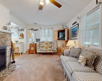 3 Bedroom 2.5BA Pet-Friendly House Vacation Rental in Hen Cove Cottage, Pocasset,...