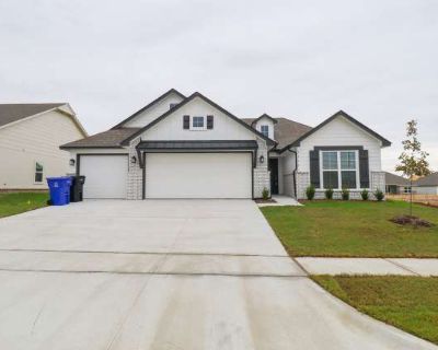 4 Bedroom 3BA 1981 ft Pet-Friendly Apartment For Rent in Broken Arrow, OK