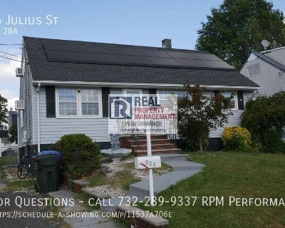 206 Julius St. SHOWING INSTRUCTIONS: Starting From 9/08/2025 all showings will be SELF GUIDED SHOWINGS thru "ShowMojo". Please reply to all emails / texts to answer all questions and submit a copy of your driver's license to get cleared to pick a time and date of your choice for viewing the property. There is a ShowMojo lockbox on the front door of the home . You will need to have your precisio...