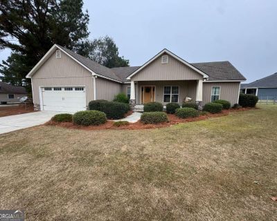 3 Bedroom 2BA 1580 ft Single Family House For Sale in Tifton, GA