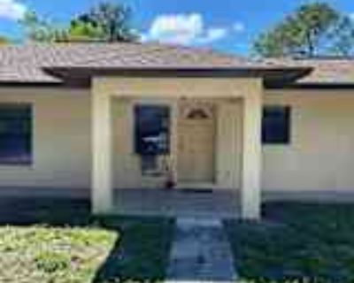 2 Bedroom 1BA 1047 ft² Apartment For Rent in Venice, FL 242 Snyder Dr