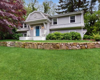 5 Bedroom 3BA House Vacation Rental in The Happy Place, Falmouth, MA