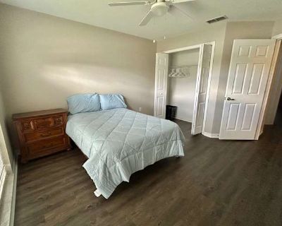 Available on: now. Furnished. Parking available * Internet included. 3 bedroom, 2 bathroom in a quiet neighborhood off of Shepherd Rd. Fully furnished, washer and dryer onsite. Room has a full size bed and tv.. Rent $685 per month Bills Included Security deposit $250 Property type House Room furnishing Furnished Preferred gender Males Available on Now Stay length 1 - 11 months. 2 guys in their ...