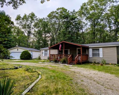 3 Bedroom 2BA 1260 ft Single Family House For Sale in Manistee, MI