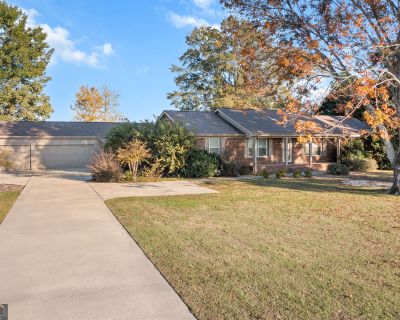 4 Bedroom 3BA 4030 ft Single Family House For Sale in Centre, AL