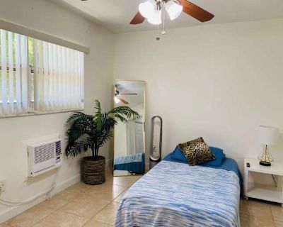 Available on: now. Furnished. Internet included * Students welcome * 40+ years welcome. Clean and Comfortable Master Private Bedroom fully furnished with Share Bathroom and kitchen available for rent in South Beach. The bedroom has its own private terrace. Roommate must be full time employeed and/or full time college student. No remote work. No cigarettes/Drugs or animals, must be clean. Must p...