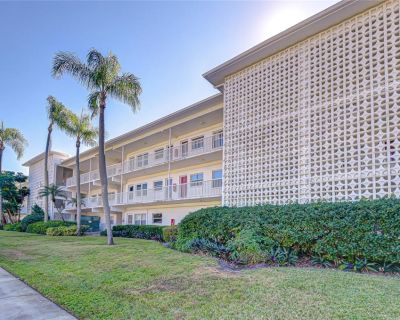 2 Bedroom 1BA 1134 ft Condo For Sale in St Petersburg, FL